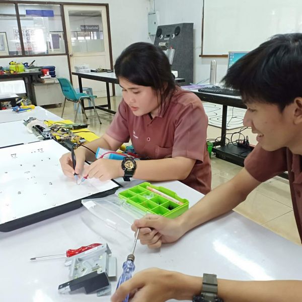 แผนกช่างอิเล็กทรอนิกส์ #161