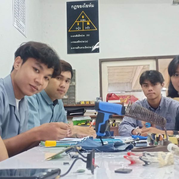 แผนกช่างอิเล็กทรอนิกส์ #86