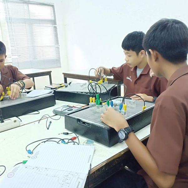 แผนกช่างอิเล็กทรอนิกส์ #194