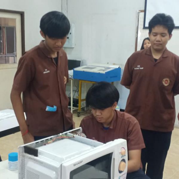 แผนกช่างอิเล็กทรอนิกส์ #4