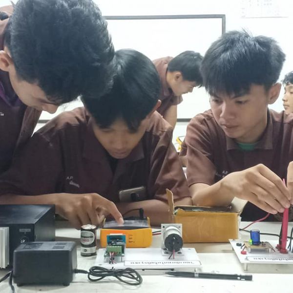 แผนกช่างอิเล็กทรอนิกส์ #136