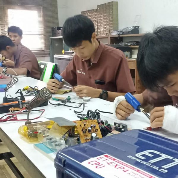 แผนกช่างอิเล็กทรอนิกส์ #17